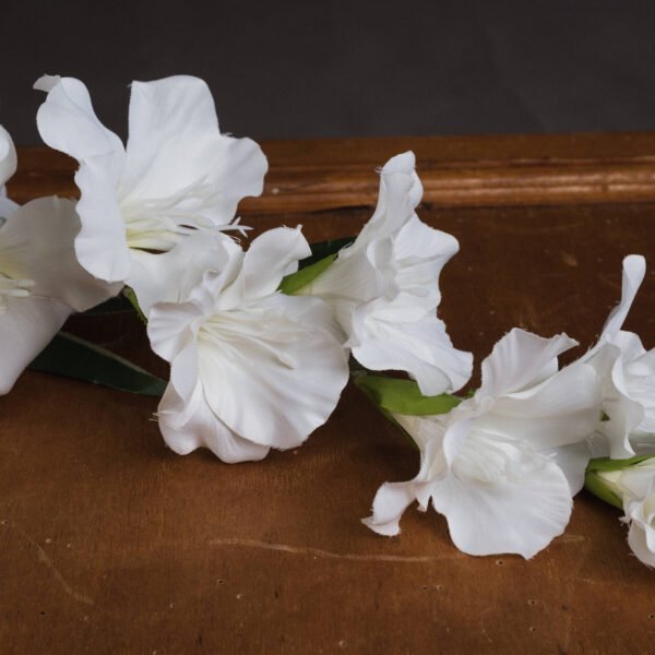 perfectly mimicking the graceful sword-like foliage of their natural counterparts.  Measuring an impressive 108cm these artificial gladioli offer the grandeur of fresh-cut flowers without the maintenance. Each stem boasts multiple blooms