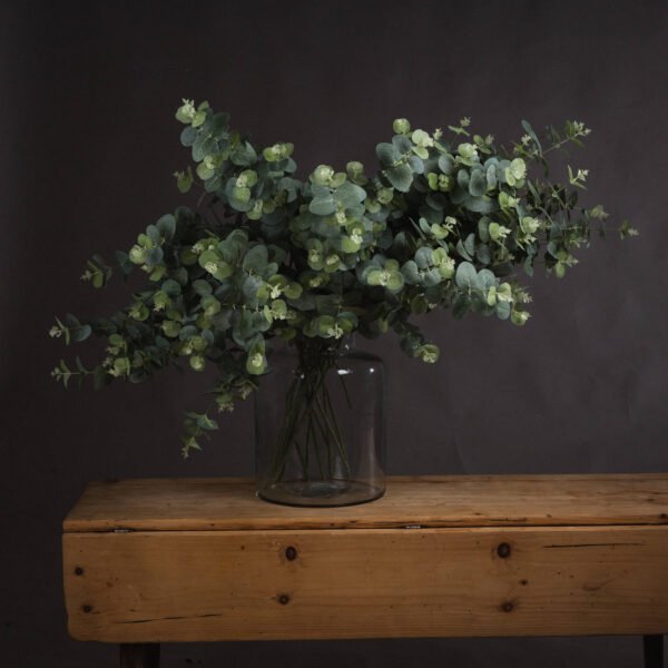 Showcase the iconic Australian flora with our lifelike Eucalyptus Spray. This 70cm arrangement captures the essence of the genus