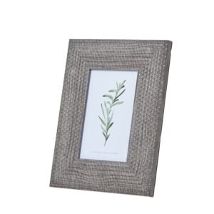 Elevate your home decor offerings with our exquisite Woven Photo Frame. This 4x6 frame showcases a beautifully textured