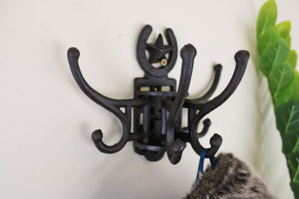 8 Hooks