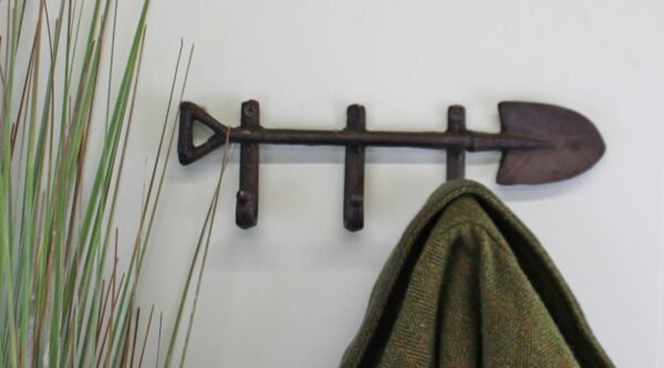 Garden Spade Design With 3 Hooks