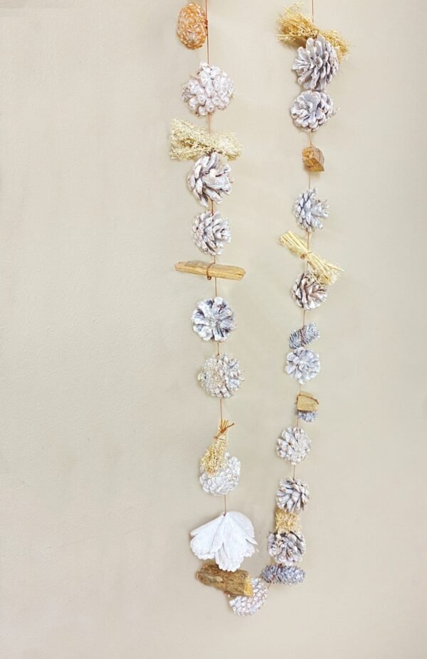 White Frosted Garland With Pinescones 1.5m - Image 3