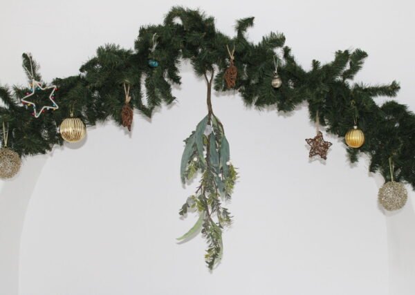 Hanging Alpine Sage & Snowberry Decoration - Image 4